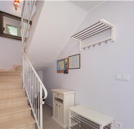 4 Bedroom Villa with Pool near Milna, Brac Island Sleeps 8 